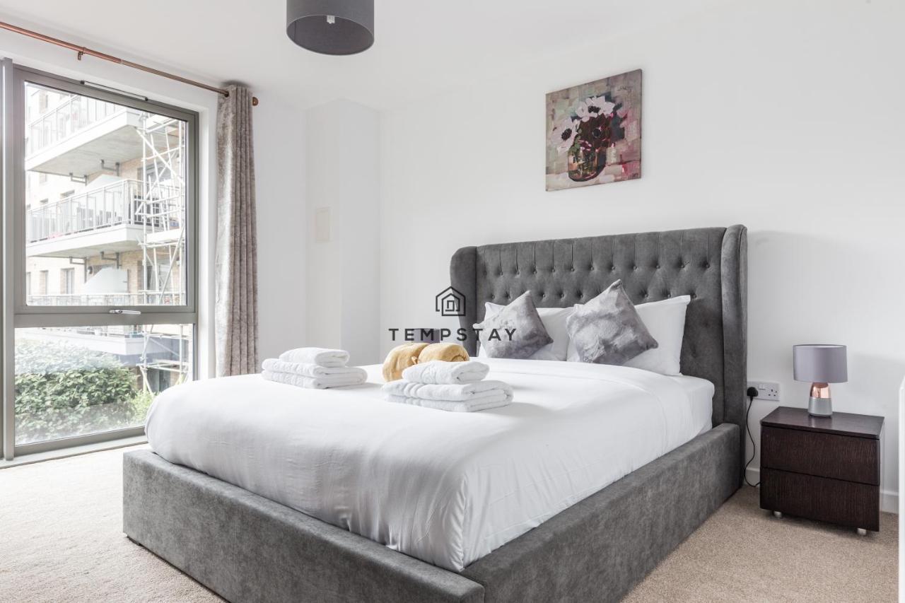 Modern Private Apartment -Balcony-Tube Station Londres Exterior foto