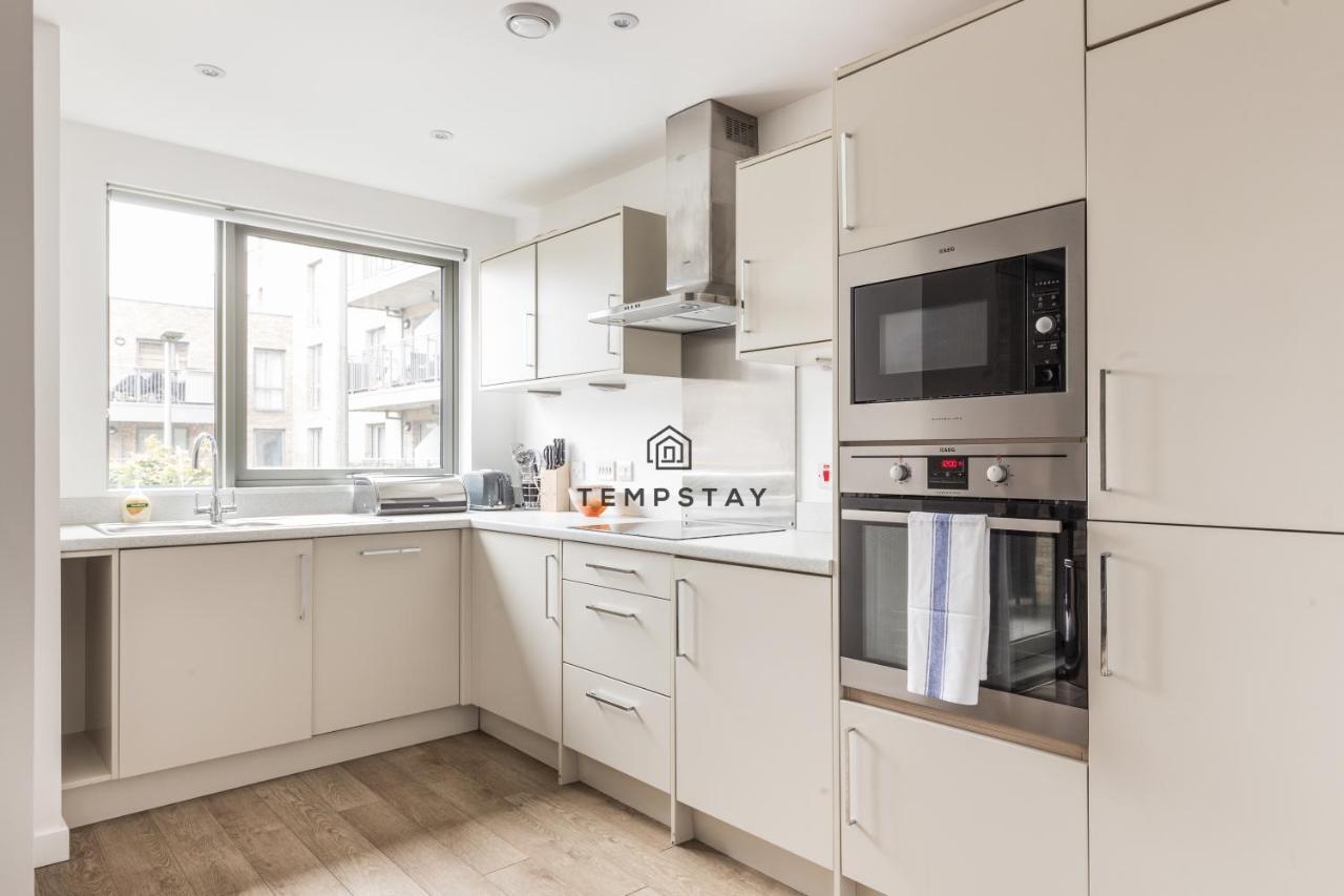 Modern Private Apartment -Balcony-Tube Station Londres Exterior foto